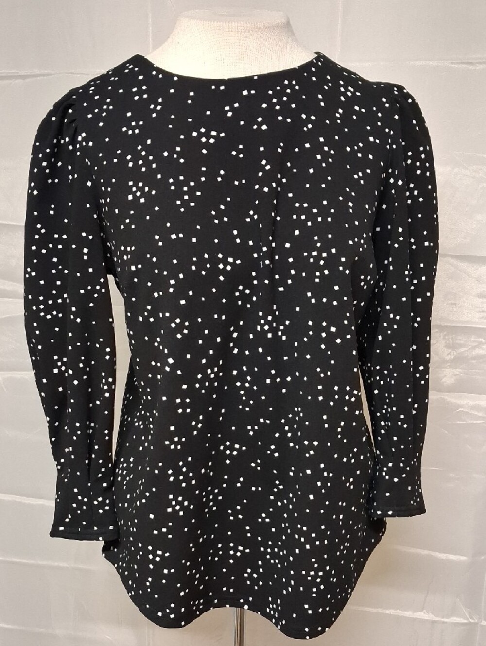 MELLODAY Black Puff Shoulders 3/4 Sleeves White Square Print Blouse Size Small